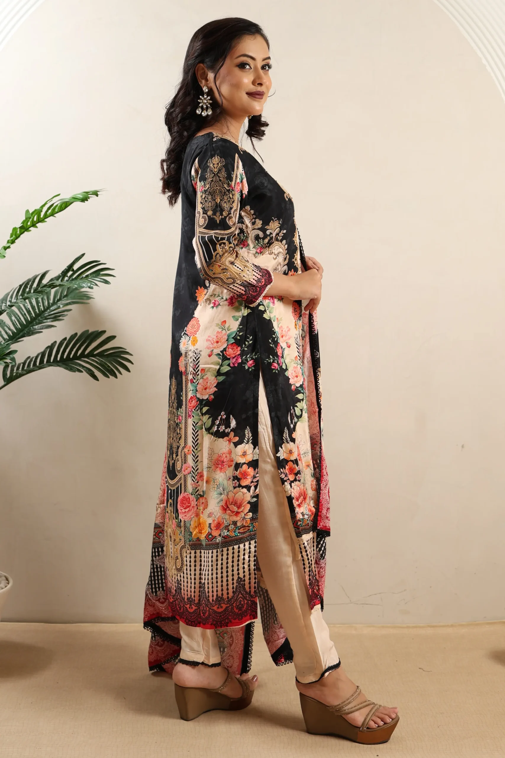 Peach Straight Muslin Suit with Muslin Dupatta - Image 3