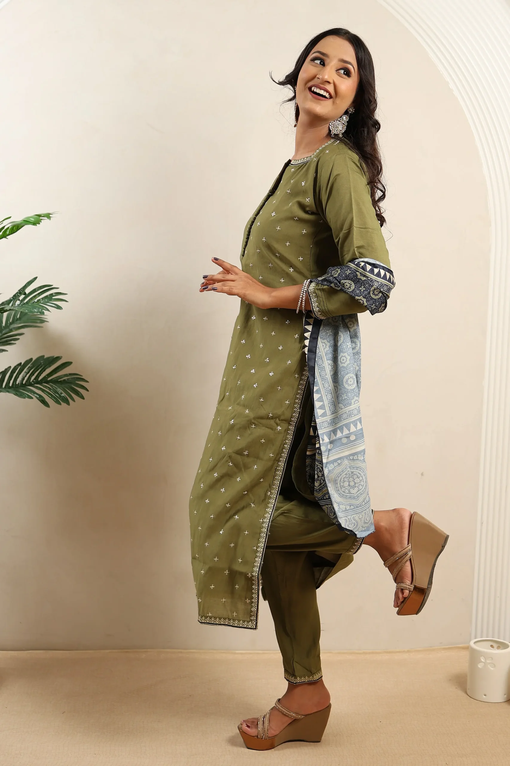 Green Printed Straight Suit with Cotton Dupatta - Image 5