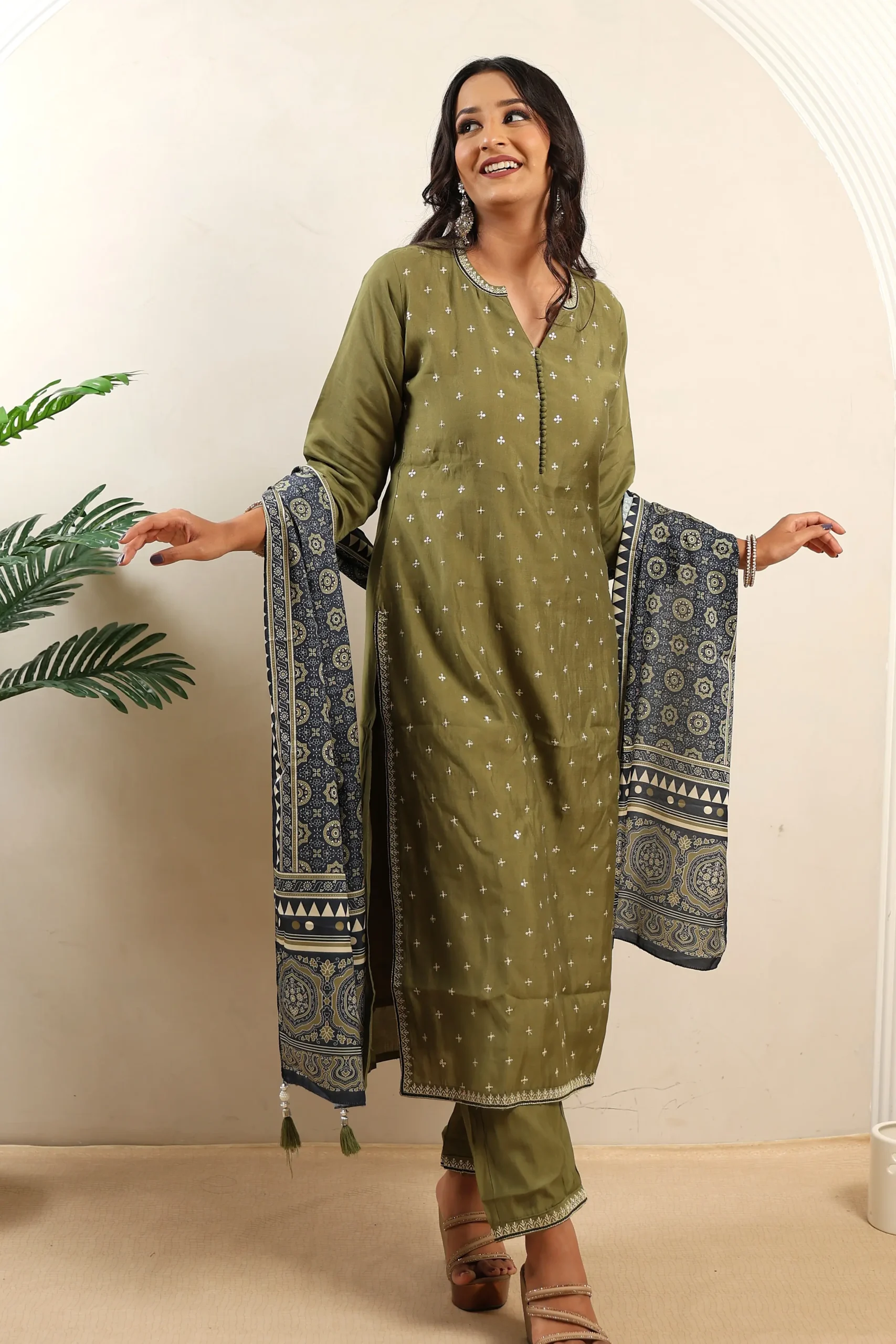 Green Printed Straight Suit with Cotton Dupatta - Image 4